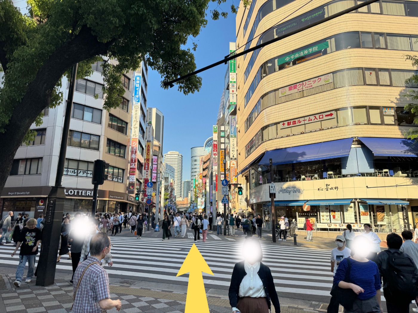 サンシャイン60通りの入り口。直進。PriGym（プリジム）への道順。